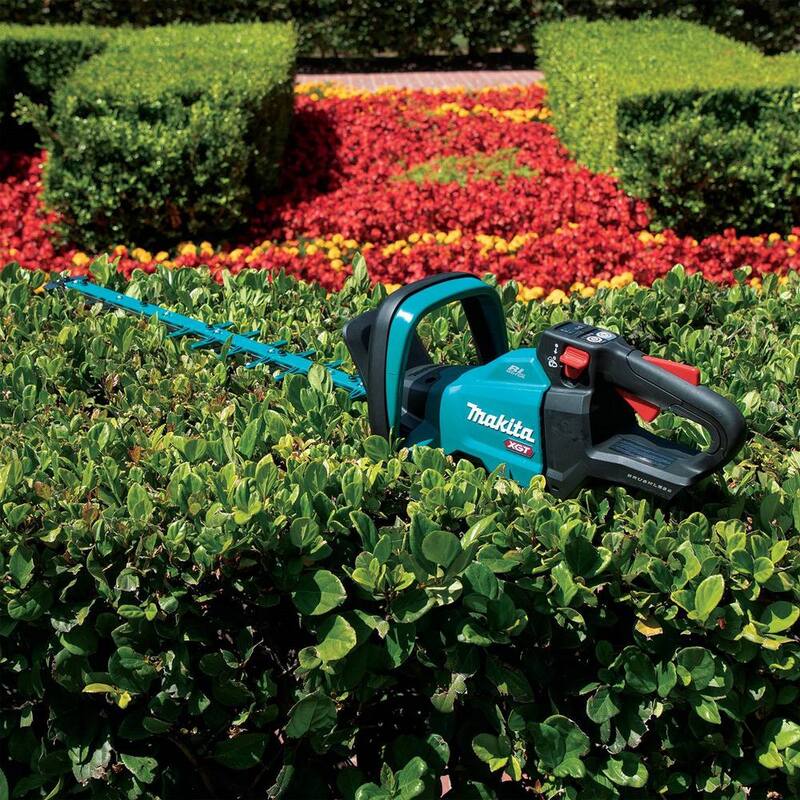 Makita XGT 40V max Brushless Cordless 30 in. Hedge Trimmer (Tool Only) - GHU03Z