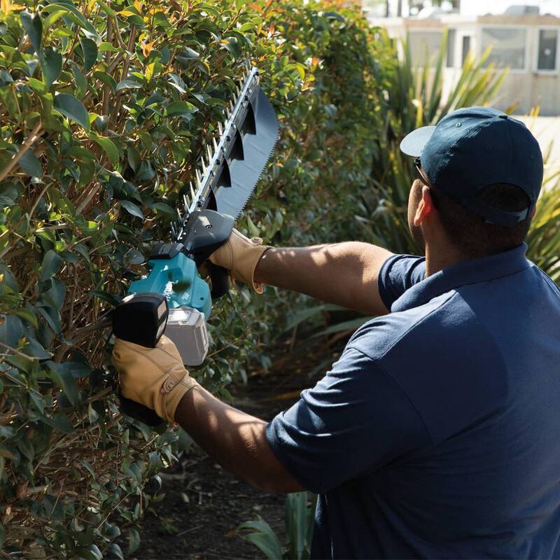 Makita XGT 40V max Brushless Cordless 30 in. Single-Sided Hedge Trimmer (Tool Only) - GHU05Z