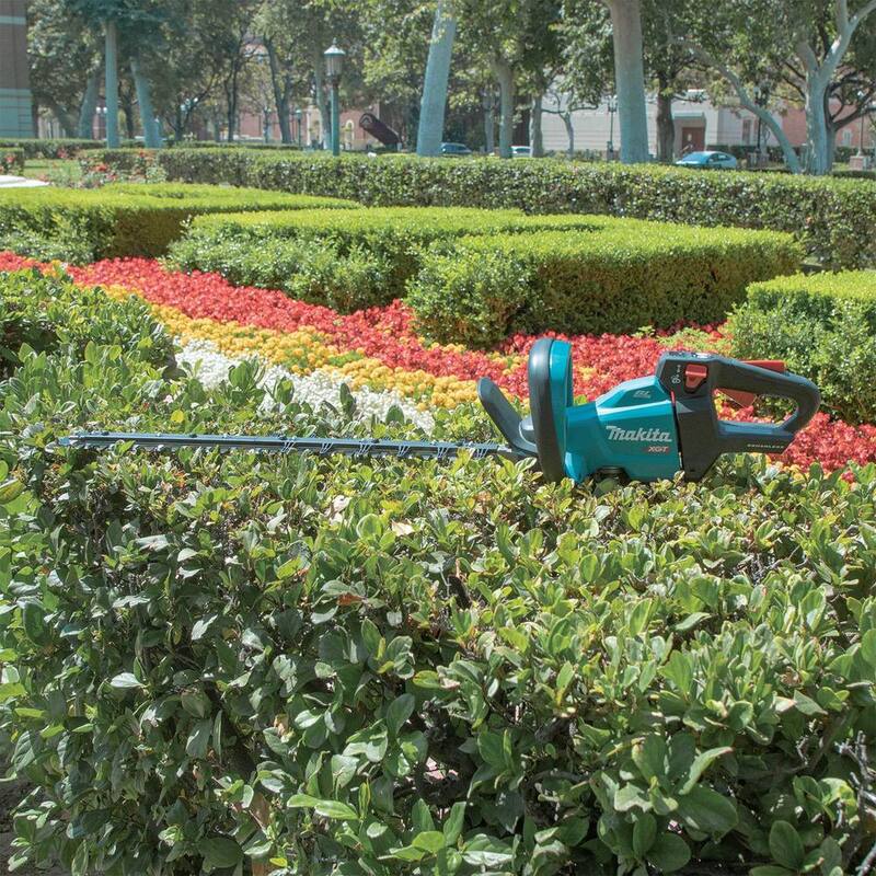 Makita XGT 40V max Brushless Cordless 24 in. Rough Cut Hedge Trimmer (Tool Only) - GHU01Z