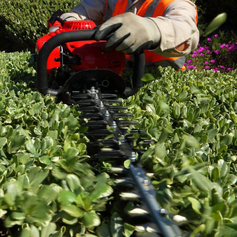 Shindaiwa 28 in. 21.2 cc Gas 2-Stroke Engine Hedge Trimmer - DH235