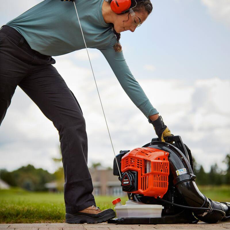 ECHO 200 MPH 700 CFM 59.7 cc Gas Low Exhaust Emission Engine Backpack Leaf Blower with Hip-Mounted Throttle - PB-5810H