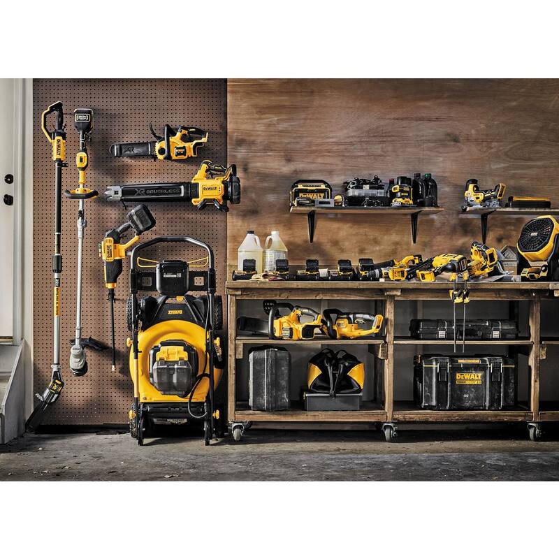 DEWALT 20V MAX 550 PSI 1.0 GPM Cold Water Cordless Battery Power Cleaner with 4 Nozzles Kit with (1) 5 Ah Battery and Charger - DCPW550P1
