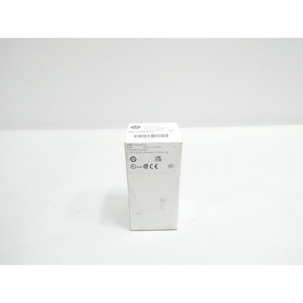 Interruptor selector iluminado de 3 posiciones Allen Bradley 120V-AC - 800T-16JA91KB7AX