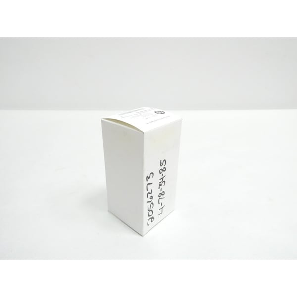 Interruptor selector iluminado de 3 posiciones Allen Bradley 120V-AC - 800T-16JA91KB7AX