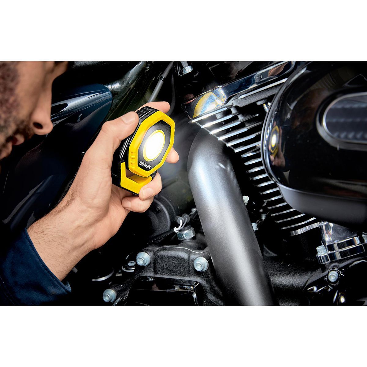 Foco de inundación LED magnético recargable ultracompacto de 750 lúmenes de Braun, amarillo - 59587.