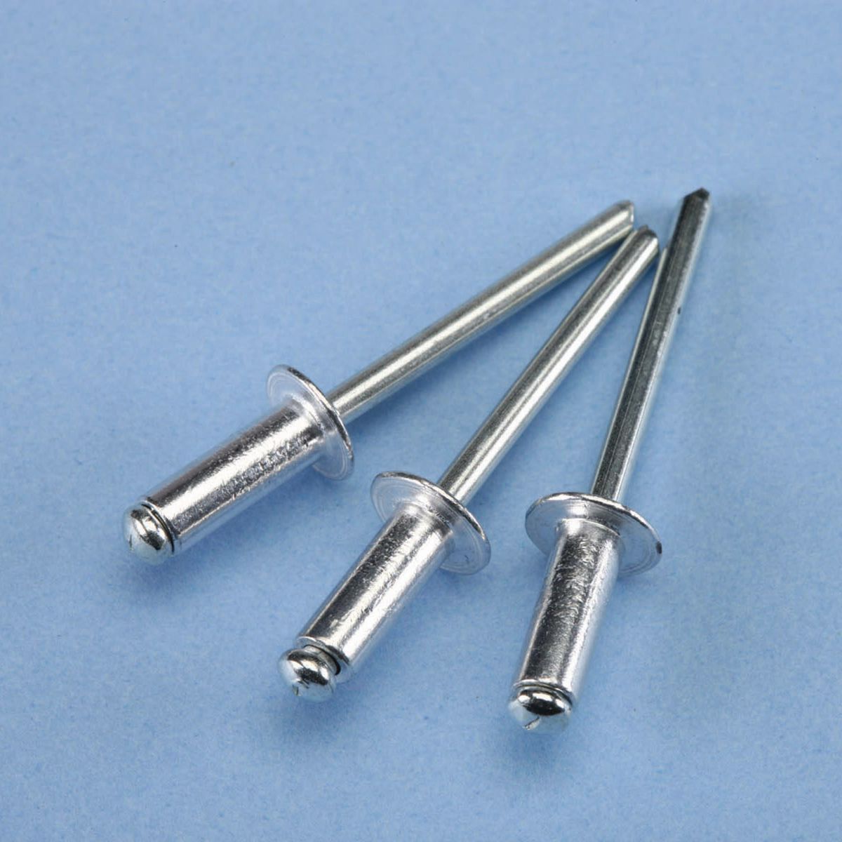 Set de remaches ciegos de aluminio de 3/16 pulgadas, 100 piezas - 63390