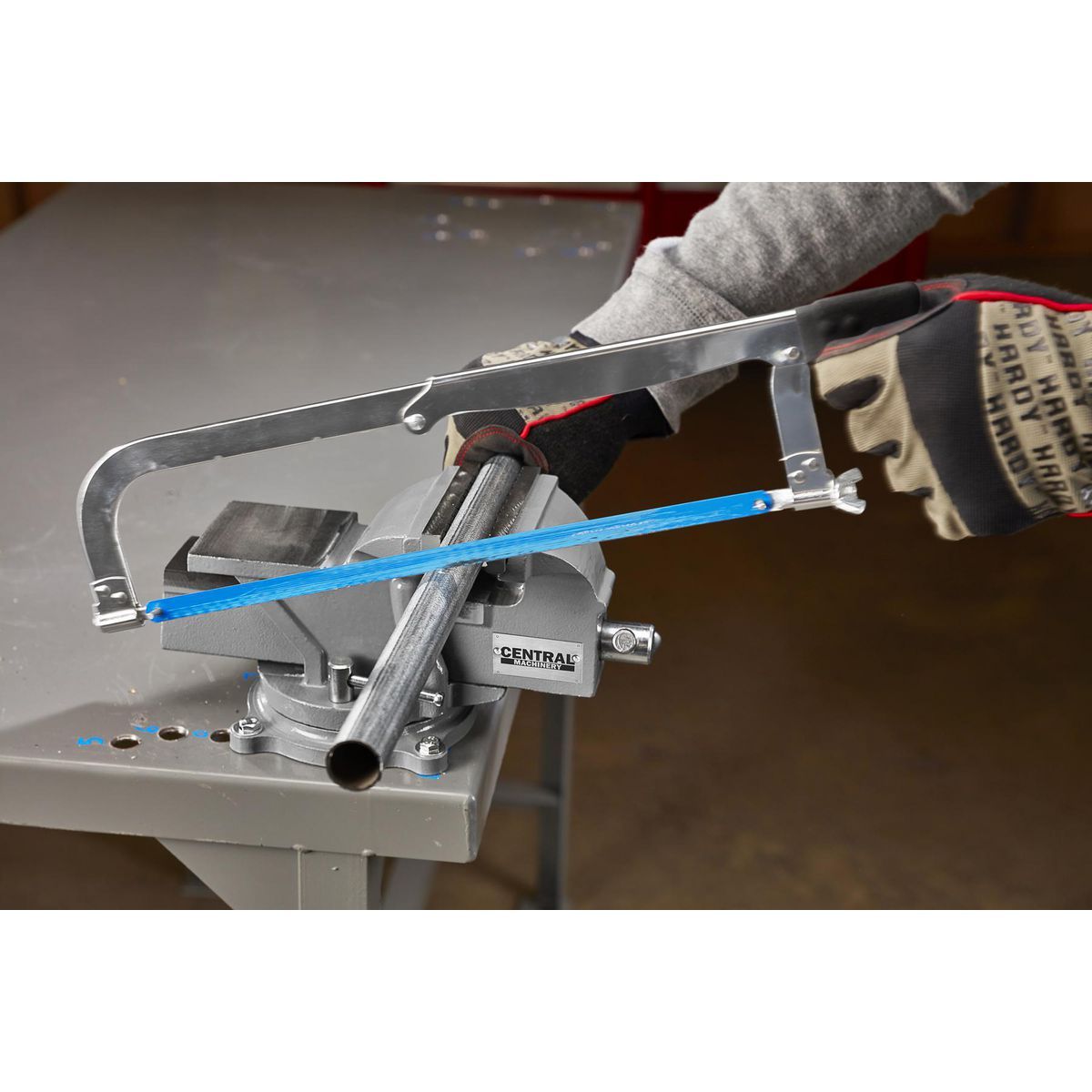 Mordaza giratoria con yunque de 4 pulgadas de Central Machinery - 59114