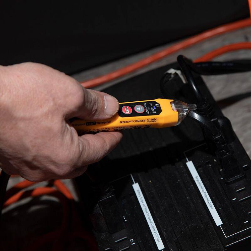 Kit de prueba eléctrica sin contacto de voltaje y receptáculo GFCI Premium de Klein Tools - RT250KIT
