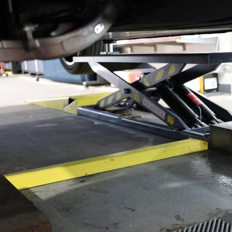 BENDPAK MDS-6LP 1-Phase Mid Rise Scissor Car Lift 6000 lbs. Capacity - Open Center with 220V Power Unit Included - 5175226