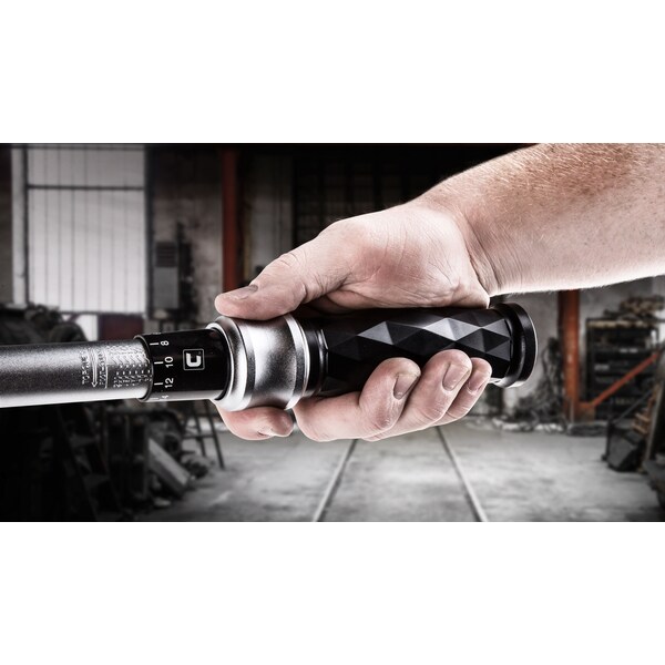 Capri Tools 1/2 in Drive Diamond Ergonomic Grip Torque Wrench, 50-250 ft.-lb. - CP31103