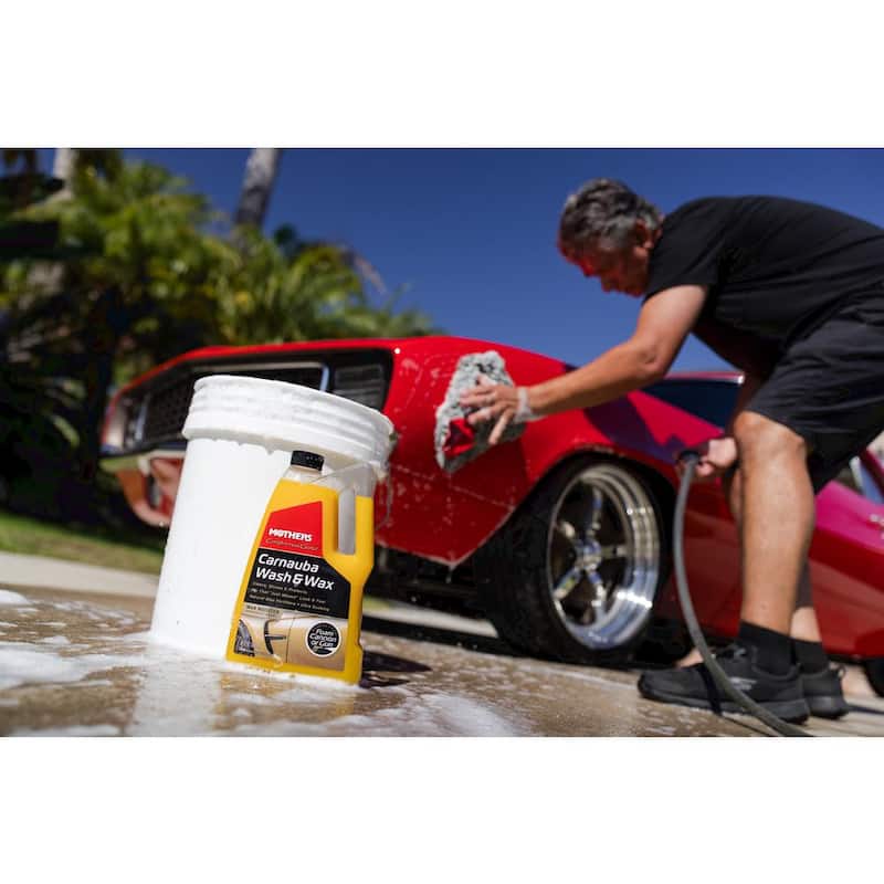 MOTHERS 64 oz. California Gold Carnauba Car Wash and Wax Liquid - 05674