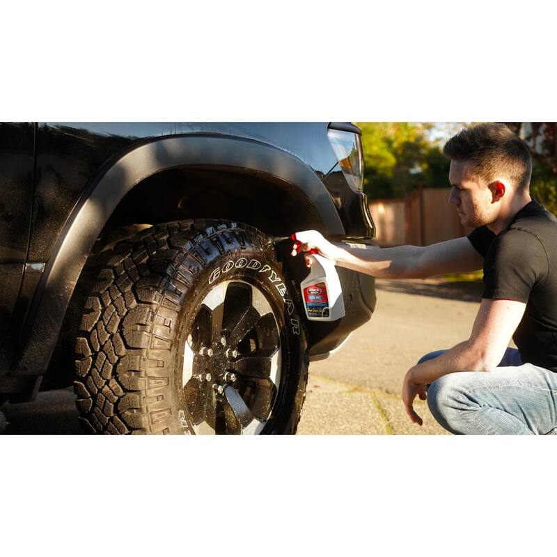 Black Magic 32 oz. Bleche-Wite Tire Cleaner - 120066