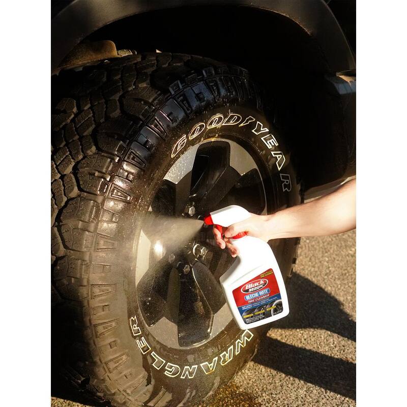 Black Magic 32 oz. Bleche-Wite Tire Cleaner - 120066
