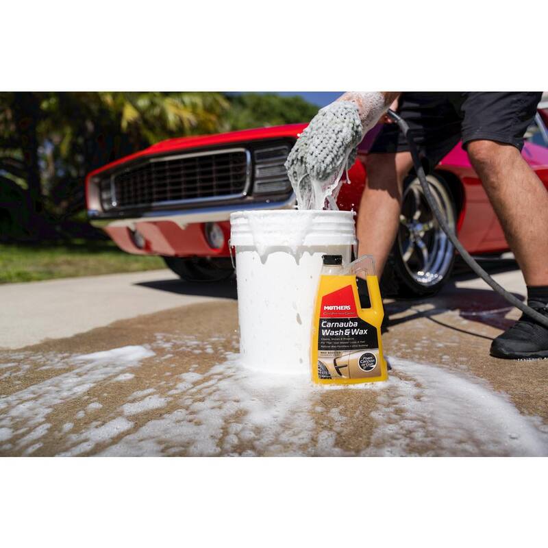 MOTHERS 64 oz. California Gold Carnauba Car Wash and Wax Liquid (6-Pack) - 605674