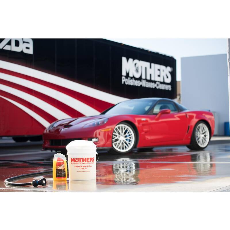 MOTHERS 64 oz. California Gold Carnauba Car Wash and Wax Liquid (6-Pack) - 605674