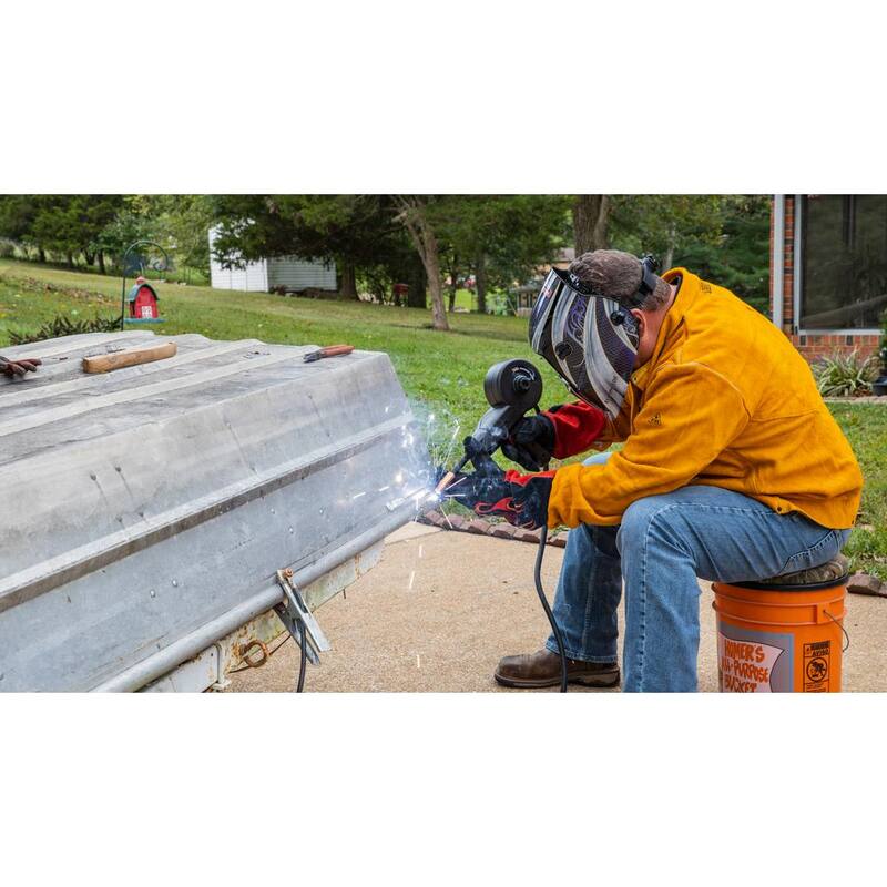 Lincoln Electric Magnum 100SG Welding Spool Gun for Soft Aluminum Wire, Including 10 ft. Gun Cable, Control Harness, Connector and Case - K2532-1