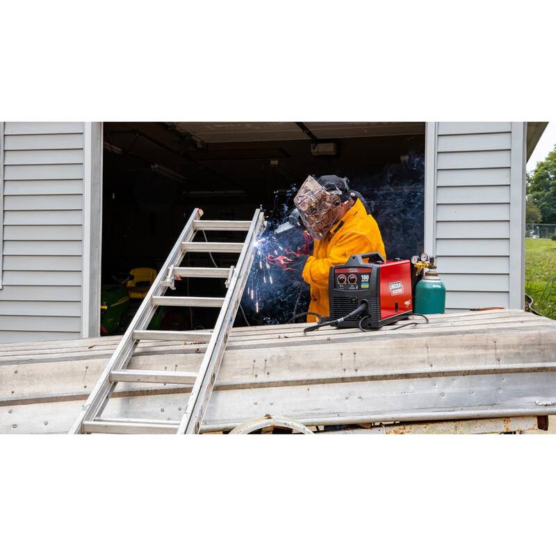 Lincoln Electric Magnum 100SG Welding Spool Gun for Soft Aluminum Wire, Including 10 ft. Gun Cable, Control Harness, Connector and Case - K2532-1