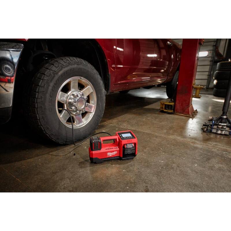 Milwaukee M18 18-Volt Lithium-Ion Cordless Electric Portable Inflator (Tool-Only) - 2848-20