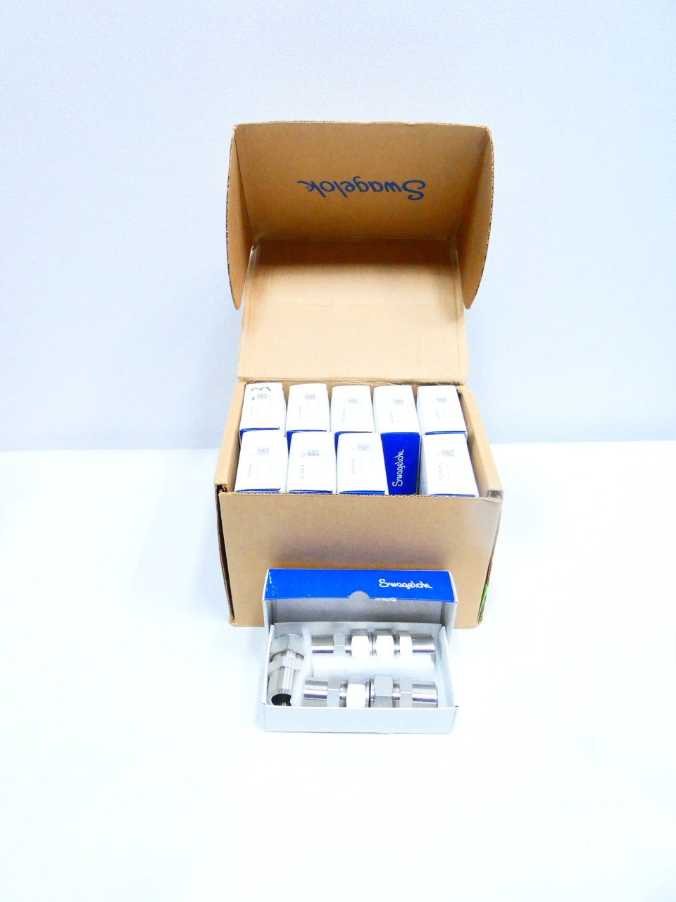 SWAGELOK SS-1610-1-16W BOX OF 50 MALE PIPE WELD CONNECTOR 1IN 1IN STAINLESS OTHER PIPE FITTING