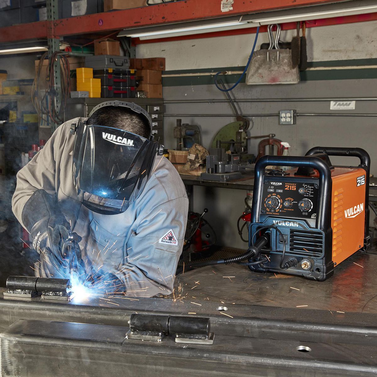 Soldador industrial Vulcan MIGMax™ 215 con entrada de 120/240V - 57813