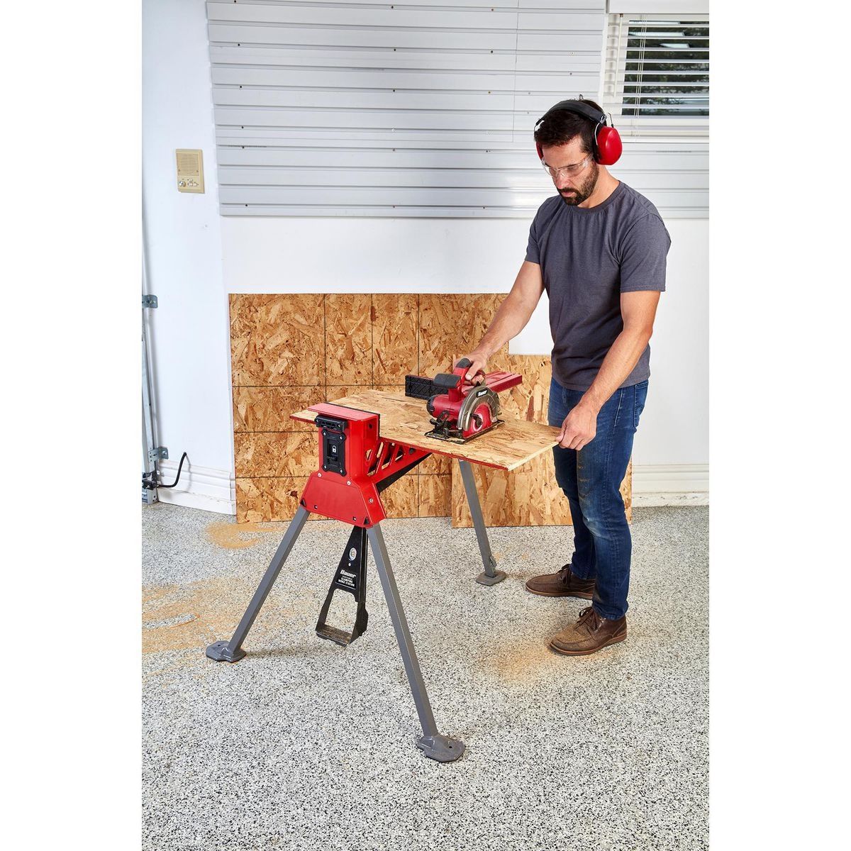 Estación de trabajo portátil con pinzas sin manos Bauer de 35 pulgadas, capacidad de 600 lb - 58123