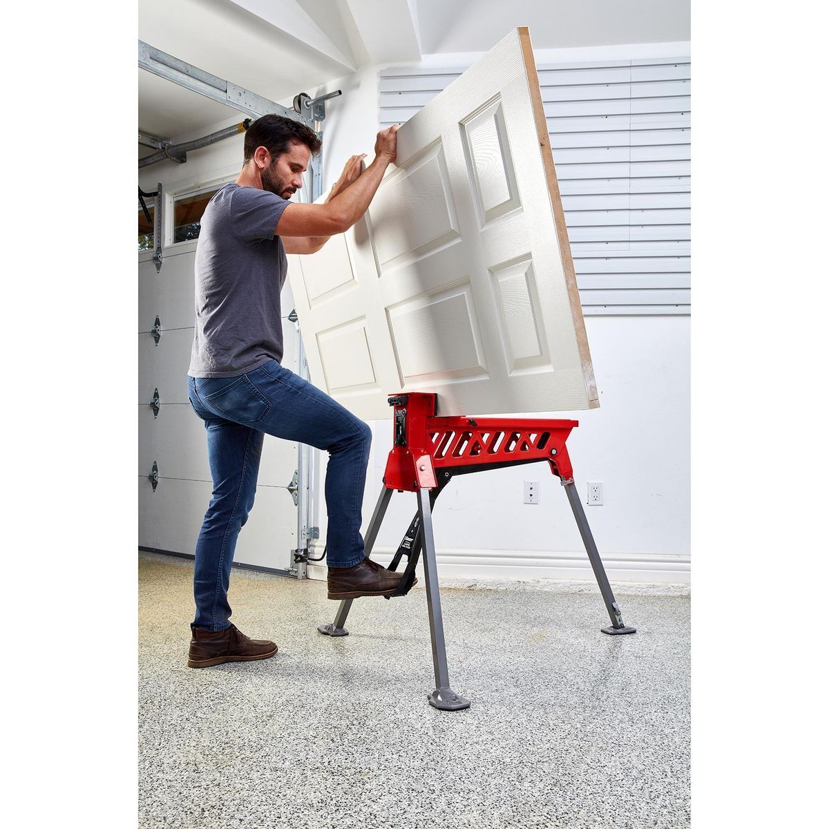 Estación de trabajo portátil con pinzas sin manos Bauer de 35 pulgadas, capacidad de 600 lb - 58123