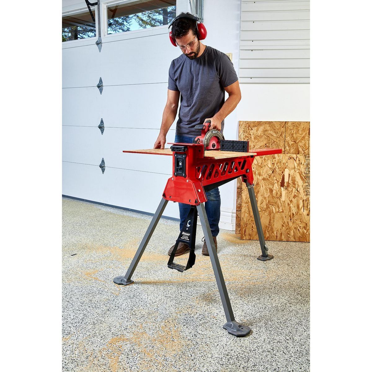 Estación de trabajo portátil con pinzas sin manos Bauer de 35 pulgadas, capacidad de 600 lb - 58123