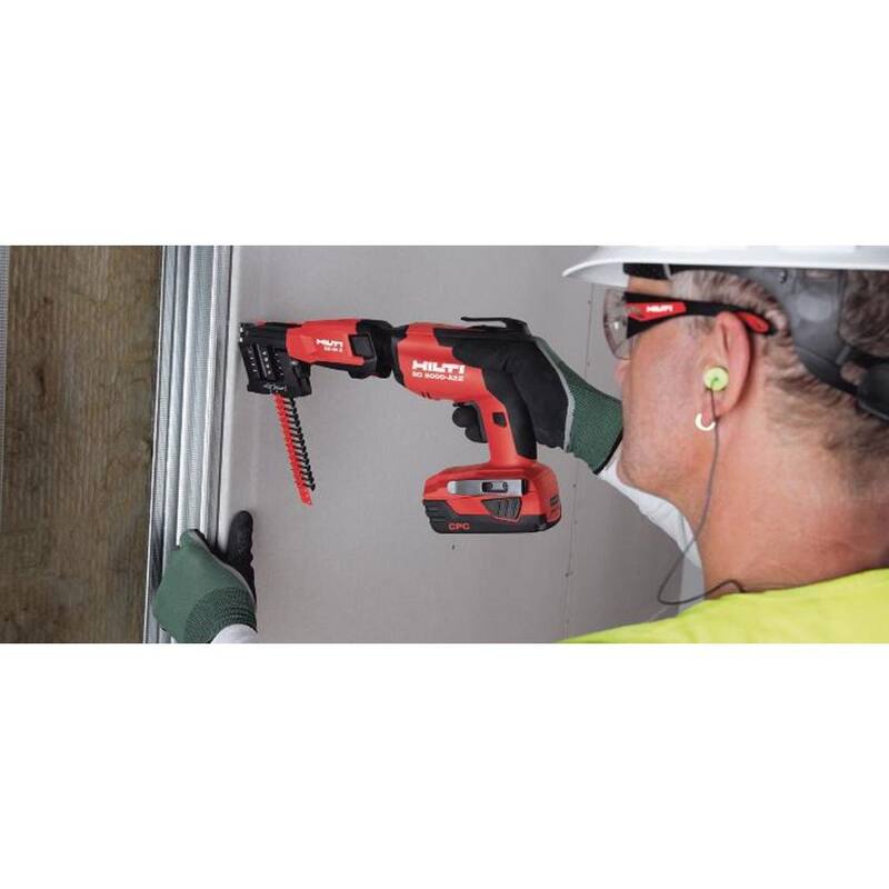 Juego de destornillador para tablaroca inalámbrico sin escobillas Hilti de 22 voltios SD 4500 con cargador, (2) baterías de 4 Ah, puntas, revista de tornillos y bolsa - 3661501.