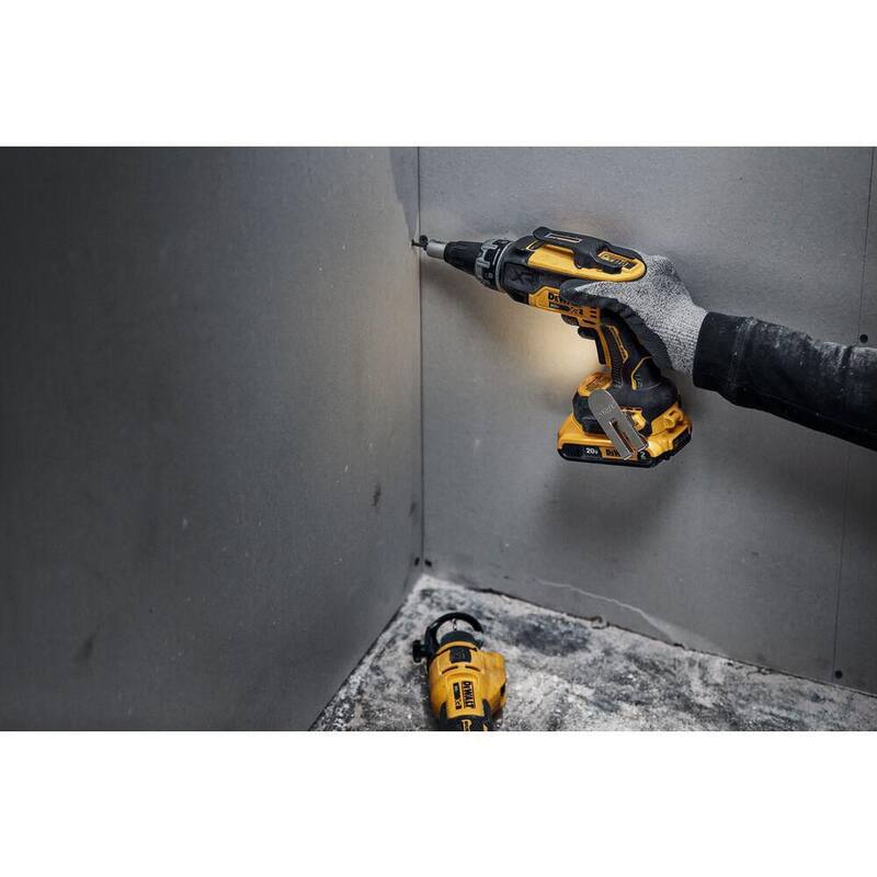 Kit de atornillador inalámbrico sin escobillas DEWALT 20V MAX con (2) baterías de 2.0Ah, cargador y bolsa para herramientas - DCF630D2
