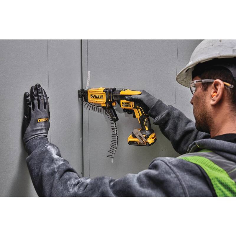 DEWALT 20V MAX XR Atornillador de Paneles de Yeso Inalámbrico con Motor sin Escobillas y Accesorio para Tiras, (2) Baterías de 20V 2.0Ah y Cargador - DCF620CM2