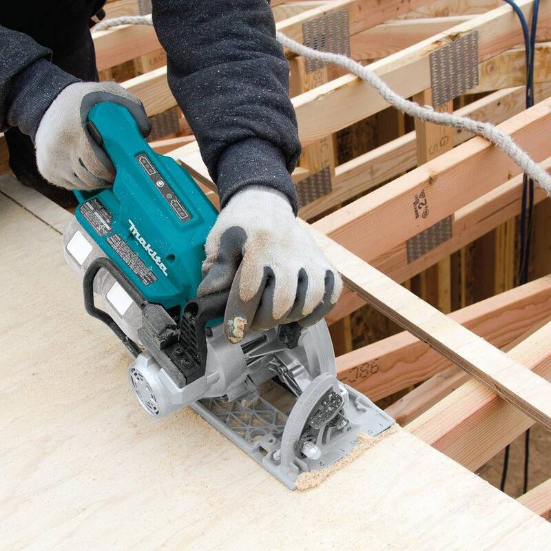 Sierra circular inalámbrica Makita 18V X2 LXT de iones de litio (36V) sin escobillas con mango trasero de 7-1/4 pulgadas (herramienta solamente) - XSR01Z.