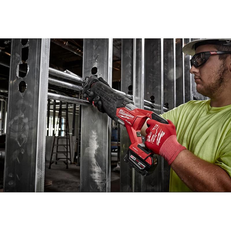 Sierra reciproca inalámbrica sin escobillas Milwaukee M18 FUEL GEN-2 18V de iones de litio SAWZALL (Herramienta solamente) - 2821-20