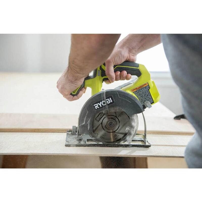 RYOBI ONE+ 18V Sierra Circular Inalámbrica de 5 1/2 pulgadas (Herramienta Solamente) - PCL500B