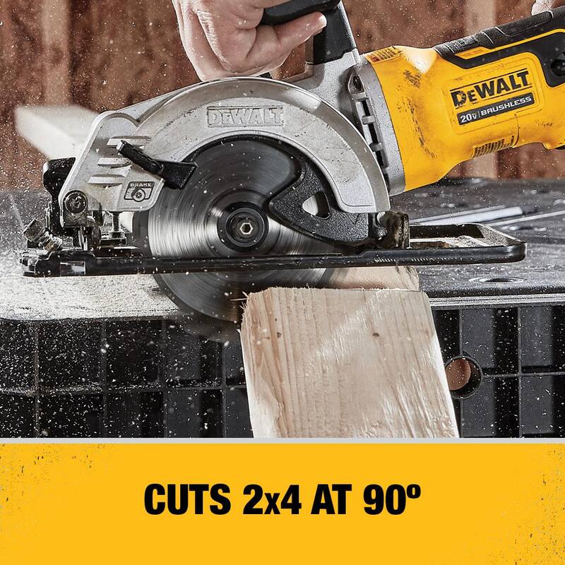 Sierra circular inalámbrica DEWALT ATOMIC 20V MAX sin escobillas de 4-1/2 pulgadas, (1) batería de 20V 6.0Ah y (1) batería de 20V 4.0Ah, y cargador - DCS571BWCB2460C.