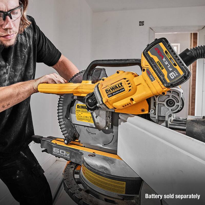 Sierra ingleteadora deslizante inalámbrica DEWALT 60V de 12 pulgadas de iones de litio (Herramienta solamente) - DCS781B