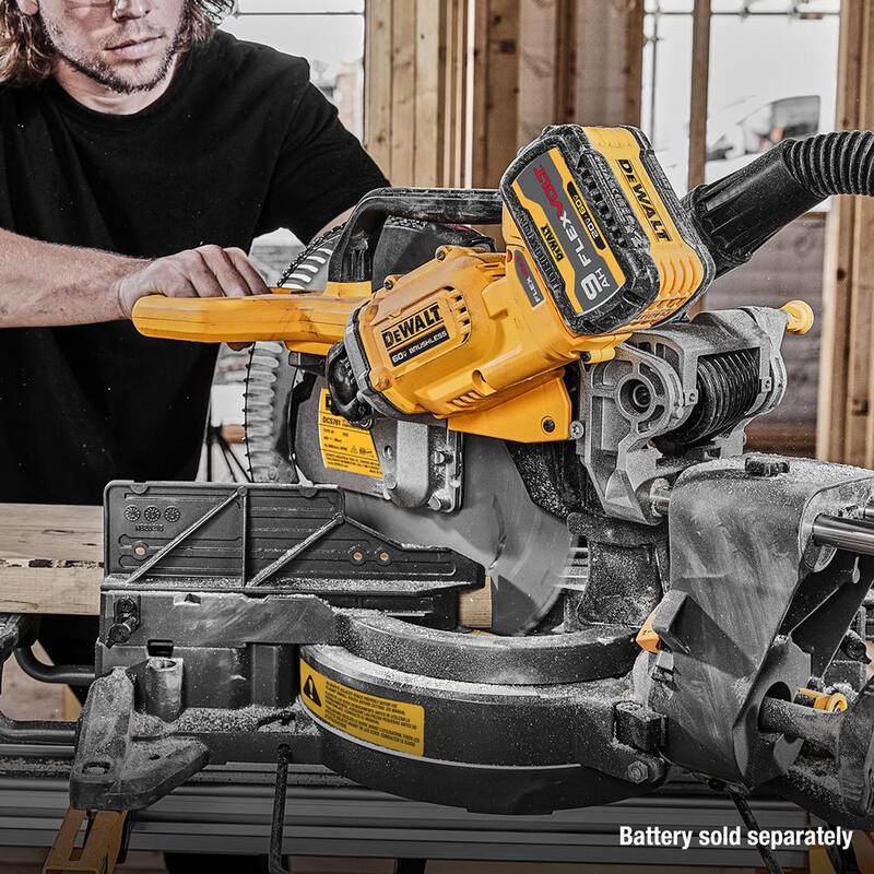 Sierra ingleteadora deslizante inalámbrica DEWALT 60V de 12 pulgadas de iones de litio (Herramienta solamente) - DCS781B