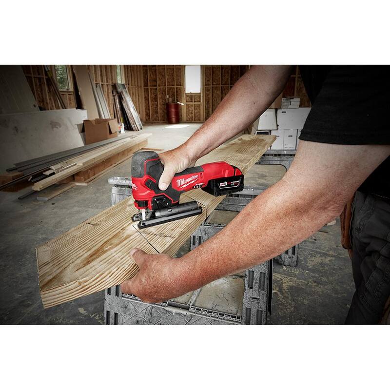 Sierra de calar inalámbrica Milwaukee M18 FUEL 18V de iones de litio sin escobillas con agarre en forma de barril (solo herramienta) - 2737B-20.