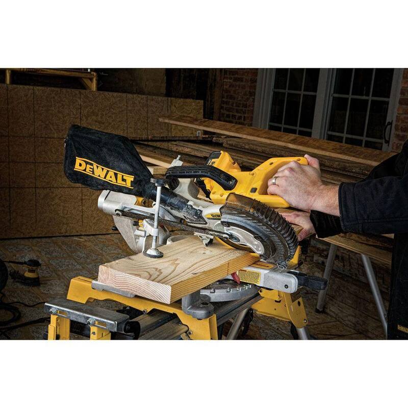 Sierra ingleteadora deslizante inalámbrica DEWALT 20V MAX de 7-1/4 pulgadas (solo herramienta) - DCS361B.