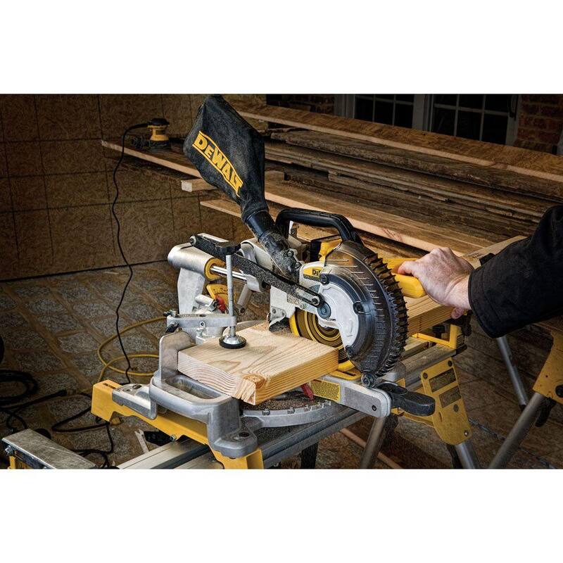 Sierra ingleteadora deslizante inalámbrica DEWALT 20V MAX de 7-1/4 pulgadas (solo herramienta) - DCS361B.