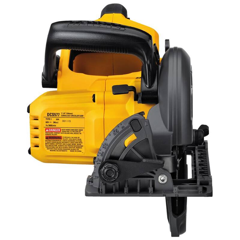 La sierra circular inalámbrica sin escobillas DEWALT FLEXVOLT 60V MAX de 7-1/4 pulgadas estilo Wormdrive (Herramienta solamente) - DCS577B.