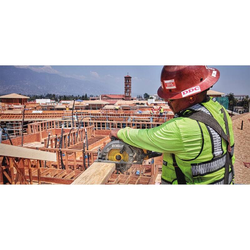La sierra circular inalámbrica sin escobillas DEWALT FLEXVOLT 60V MAX de 7-1/4 pulgadas estilo Wormdrive (Herramienta solamente) - DCS577B.