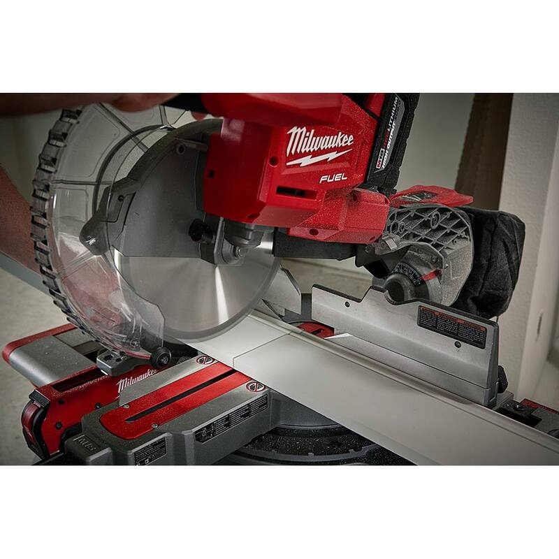 Sierra ingleteadora compuesta deslizante de doble bisel Milwaukee M18 FUEL de 18V de ion de litio sin escobillas de 10 pulgadas con base para sierra ingleteadora - 2734-21-48-08-0551