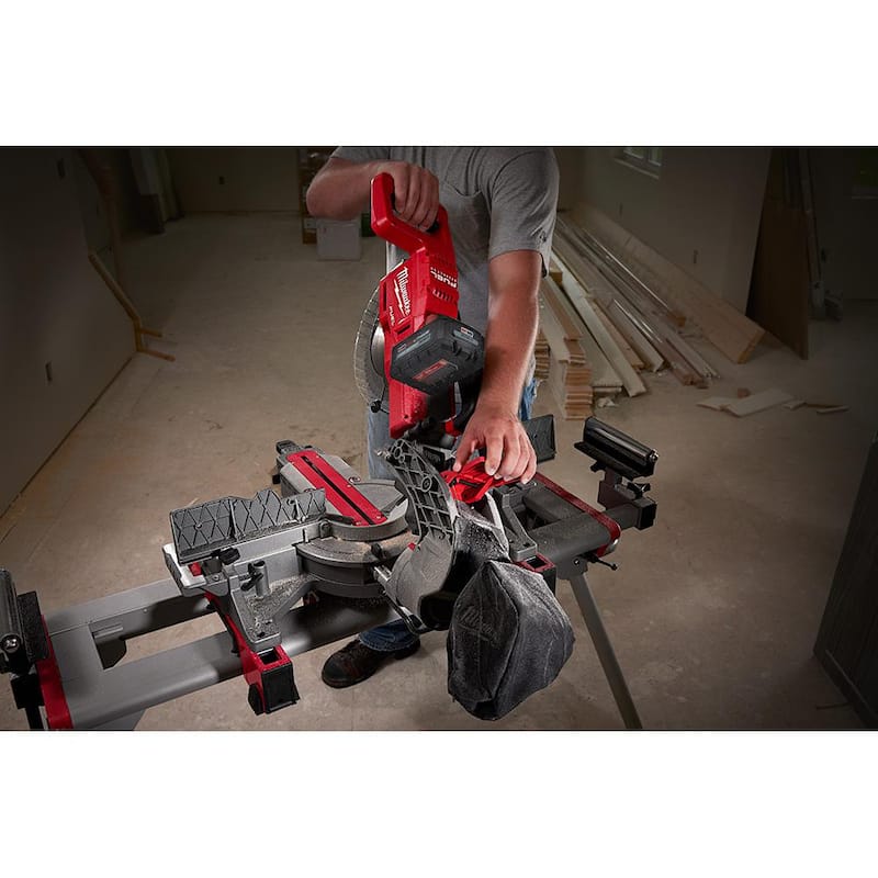 Sierra ingleteadora compuesta deslizante de doble bisel Milwaukee M18 FUEL de 18V de ion de litio sin escobillas de 10 pulgadas con base para sierra ingleteadora - 2734-21-48-08-0551