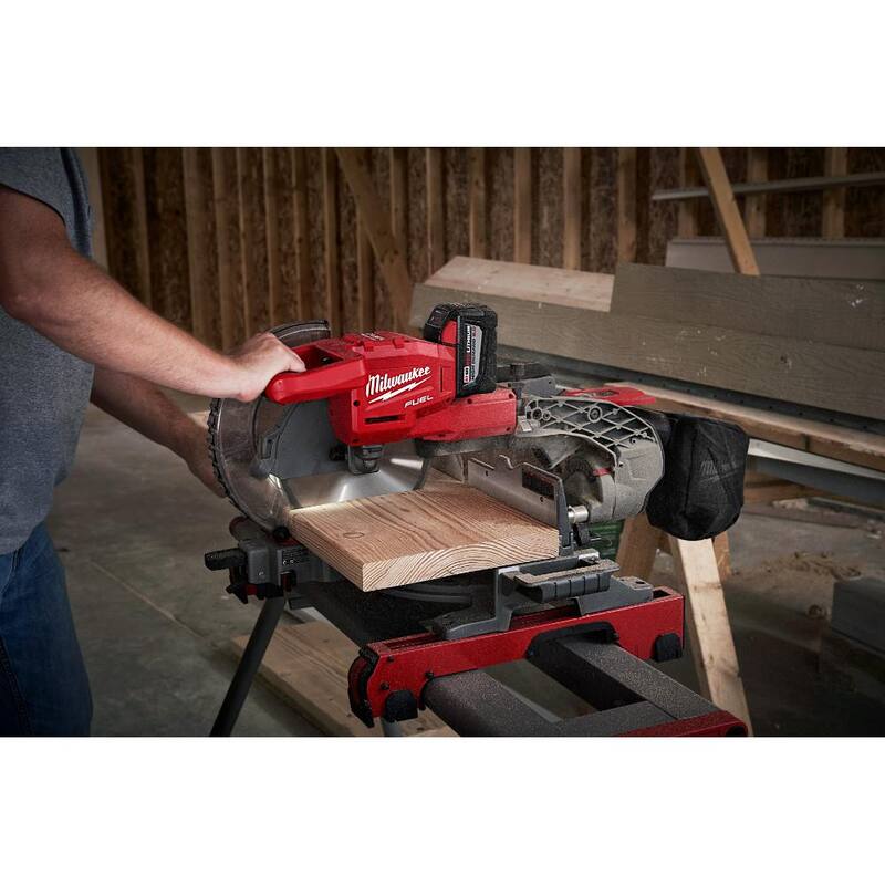 Sierra ingleteadora compuesta deslizante inalámbrica con bisel doble Milwaukee M18 FUEL de 18V de 10 pulgadas con sierra de mesa de 8-1/4 pulgadas de ion de litio sin escobillas - 2734-20-2736-20.