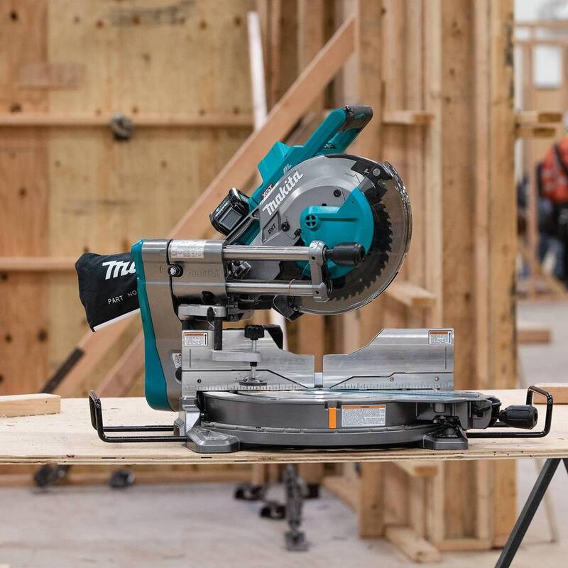 Sierra ingleteadora compuesta deslizante de bisel doble sin escobillas inalámbrica Makita 40V máx XGT de 10 pulgadas, Kit compatible con AWS (4.0Ah) - GSL03M1