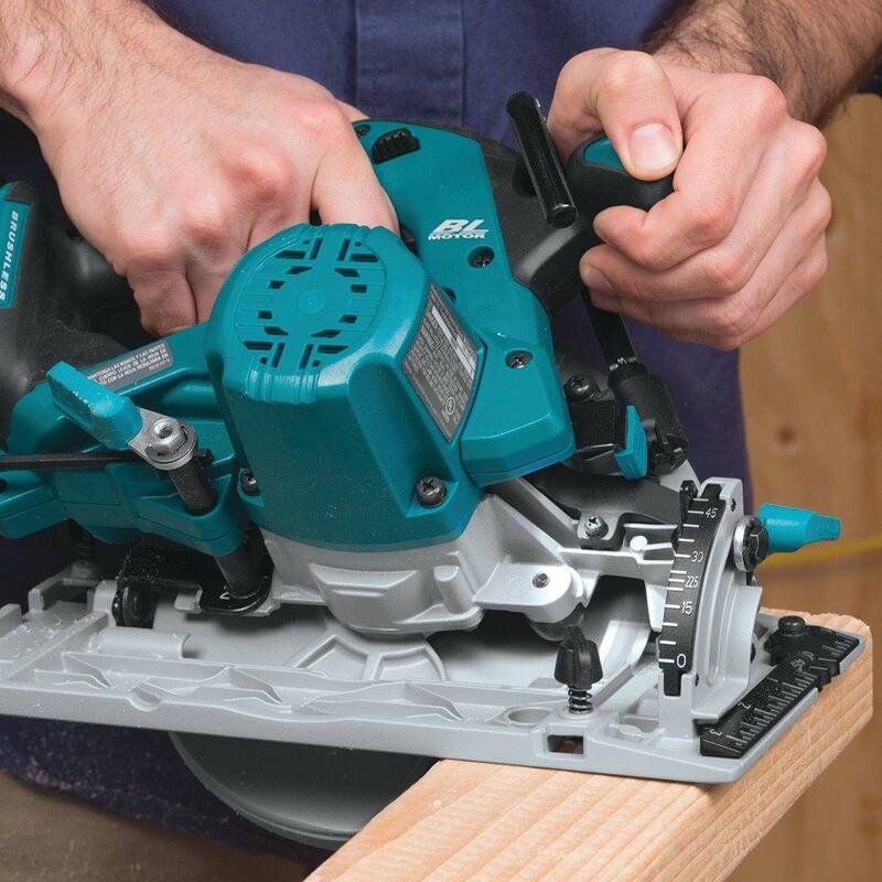 Sierra circular inalámbrica Makita 18V LXT de iones de litio sin escobillas de 6-1/2 pulgadas con freno eléctrico y hoja de carburo de 24 dientes (solo herramienta) - XSH03Z