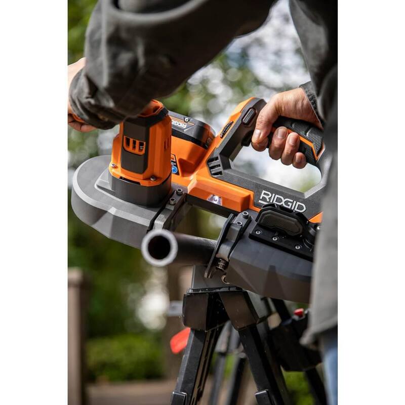 Sierra de cinta compacta inalámbrica RIDGID 18V con (1) batería de 4.0 Ah y cargador - R8604KN