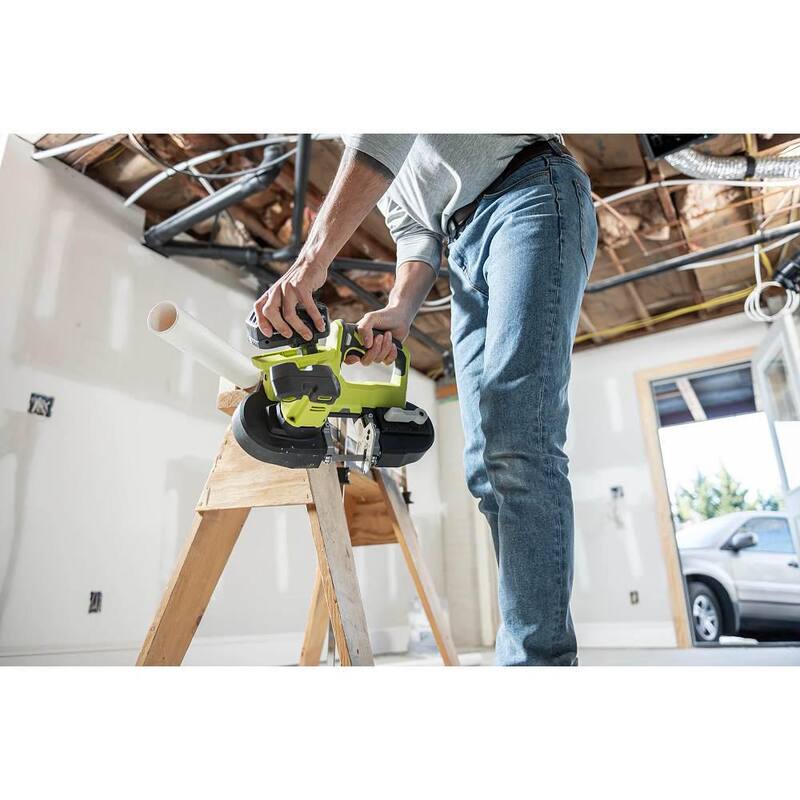 RYOBI ONE+ 18V Sierra de cinta compacta inalámbrica de 2-1/2 pulgadas con (1) batería de iones de litio de 4.0 Ah y cargador de 18V - P590K1