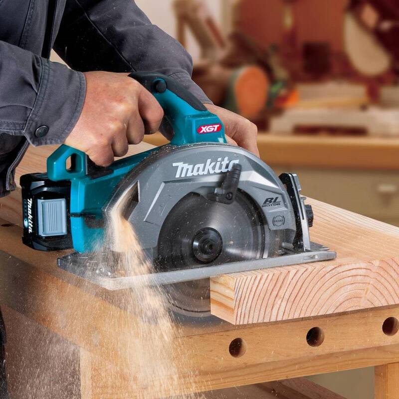 Sierra circular inalámbrica sin escobillas Makita 40V Max XGT de 7-1/4 pulgadas, kit con capacidad de AWS (4.0Ah) - GSH01M1