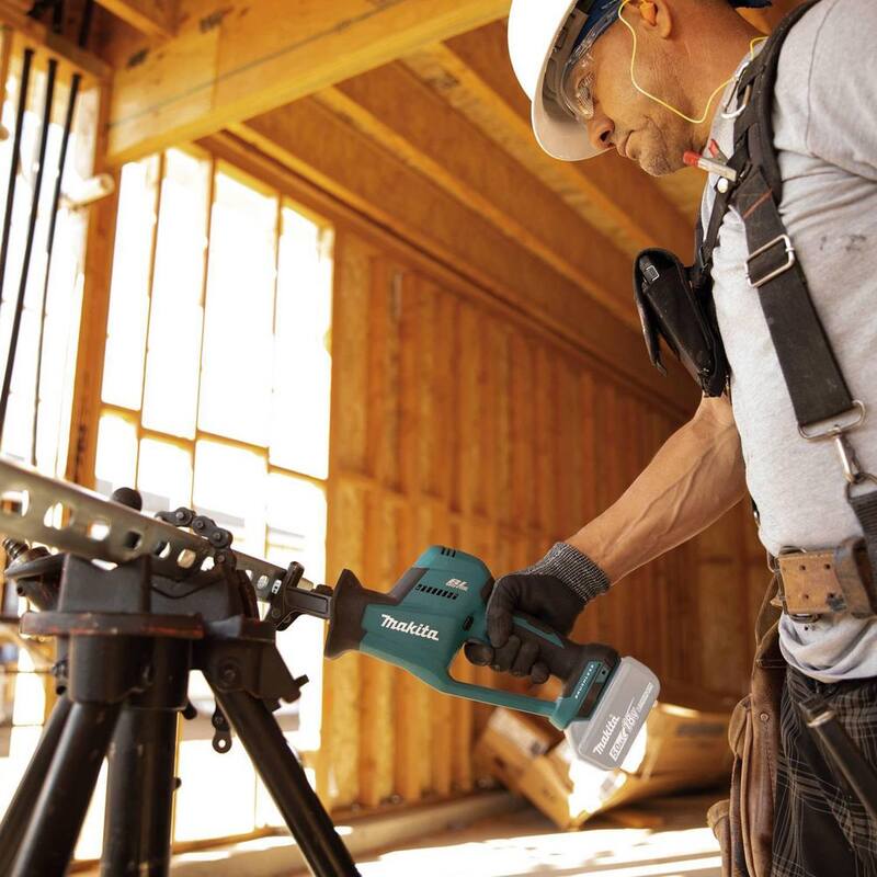 Sierra reciproca compacta inalámbrica sin escobillas de litio de 18V LXT de Makita (herramienta solamente) - XRJ08Z